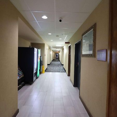 Super 8 By Wyndham Perryville Bagian luar foto