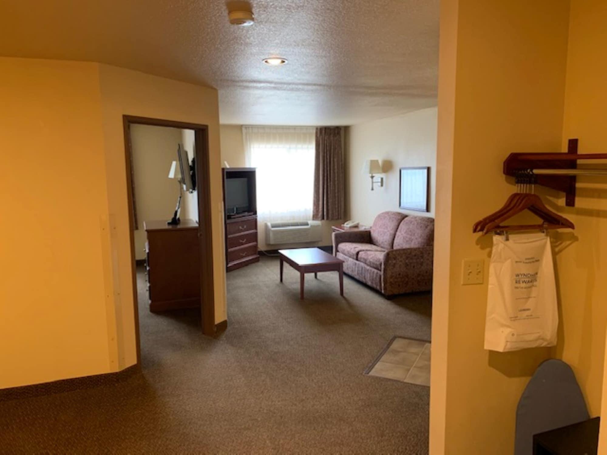 Super 8 By Wyndham Perryville Bagian luar foto