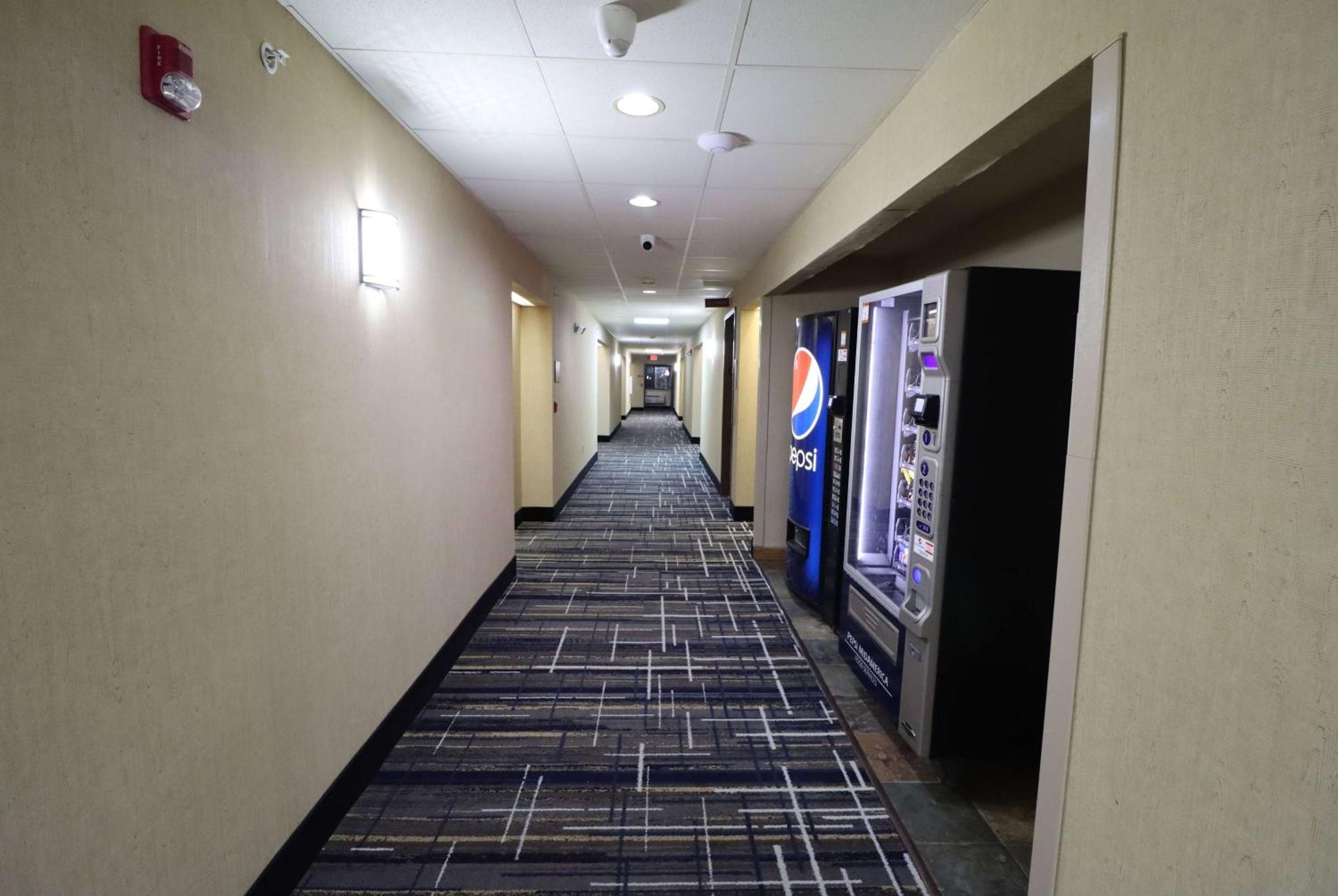 Super 8 By Wyndham Perryville Bagian luar foto