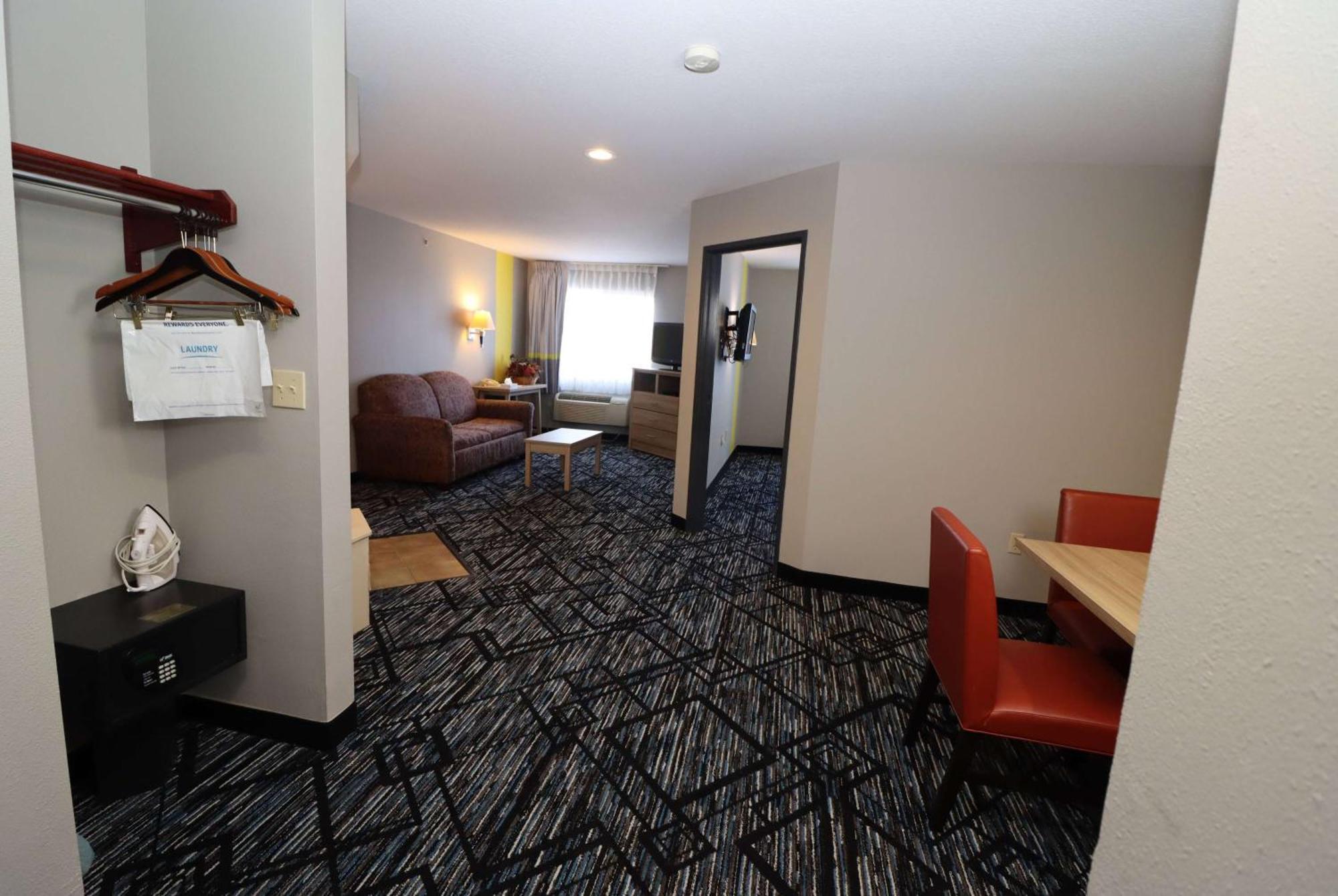Super 8 By Wyndham Perryville Bagian luar foto
