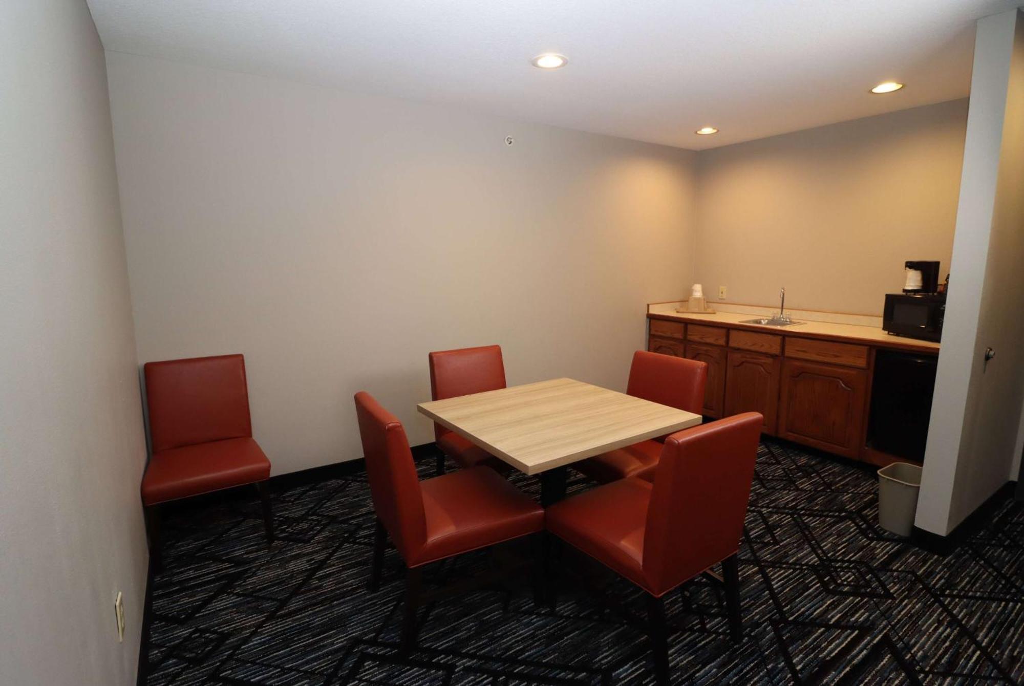 Super 8 By Wyndham Perryville Bagian luar foto