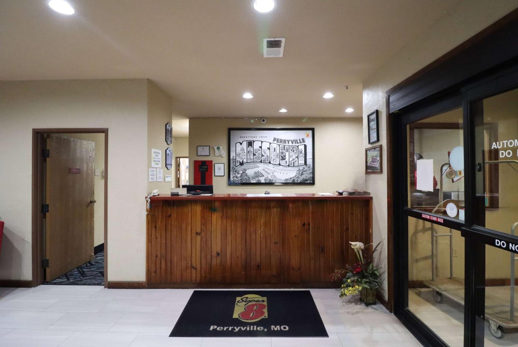 Super 8 By Wyndham Perryville Bagian luar foto