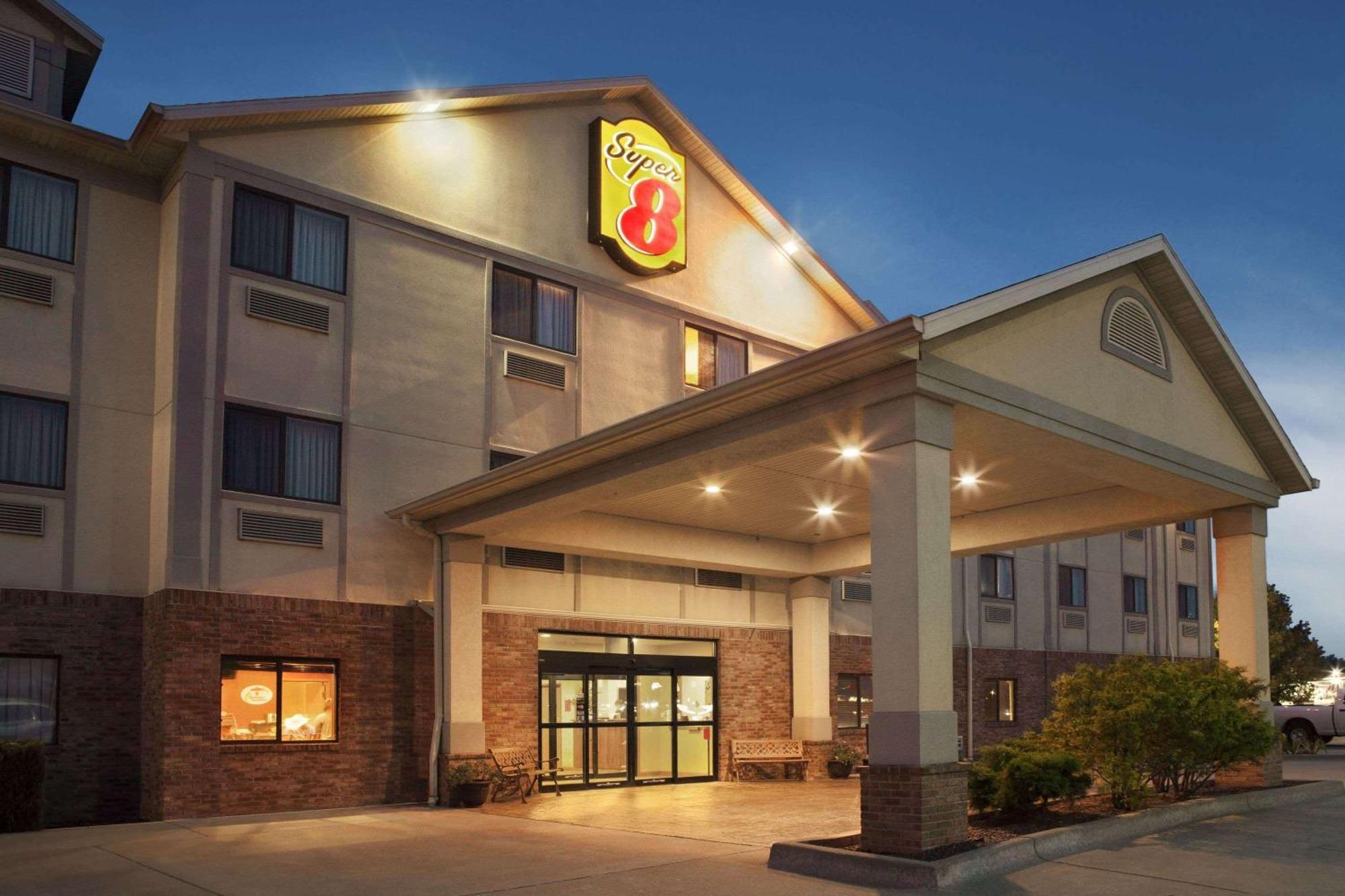 Super 8 By Wyndham Perryville Bagian luar foto